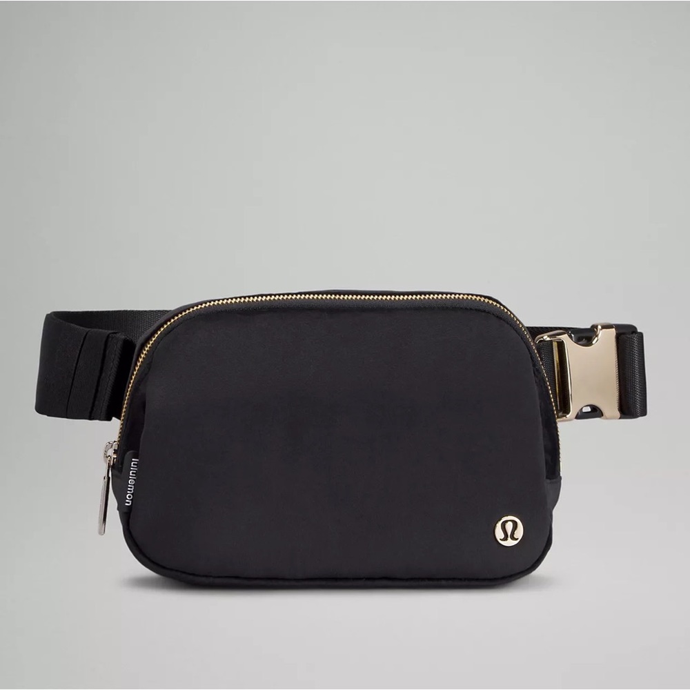 โ NWT Lululemon Everywhere 1L Belt Bag - Black Velour & Gold Hardware - Picture 5 of 11